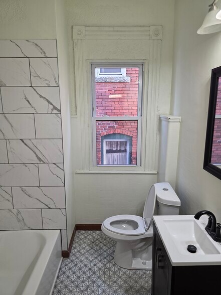 Building Photo - 727 Hill Ave