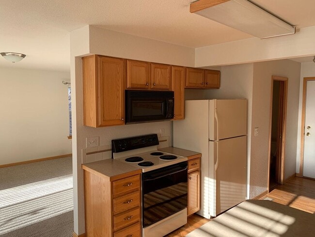 Building Photo - Nice Townhome in Central Loveland