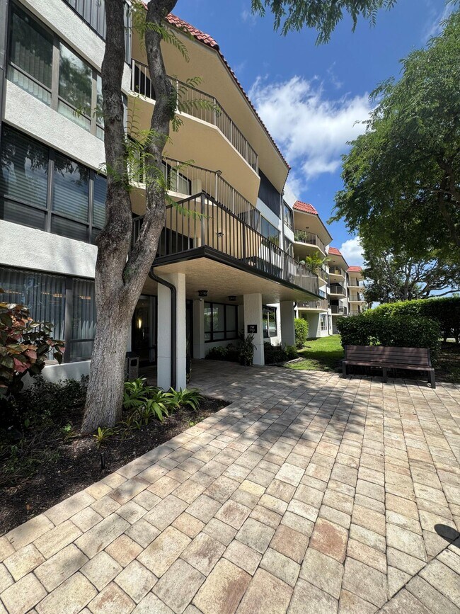 Building Photo - 799 Jeffery St