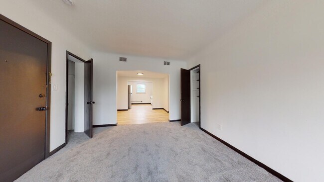 Building Photo - Parma - 2 Bedroom - 3rd Floor Unit