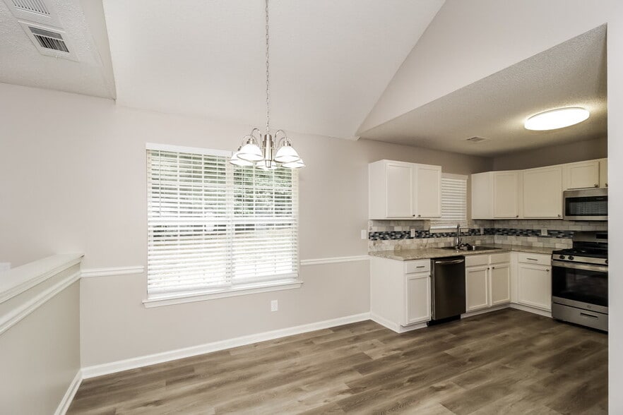 Building Photo - 202 Goldleaf Dr