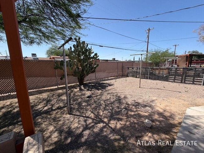 Building Photo - 1932 S Campbell Ave