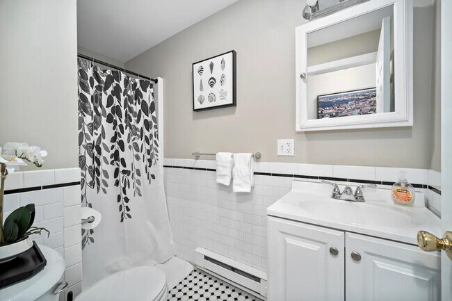 Building Photo - 4 Baldwin Pl