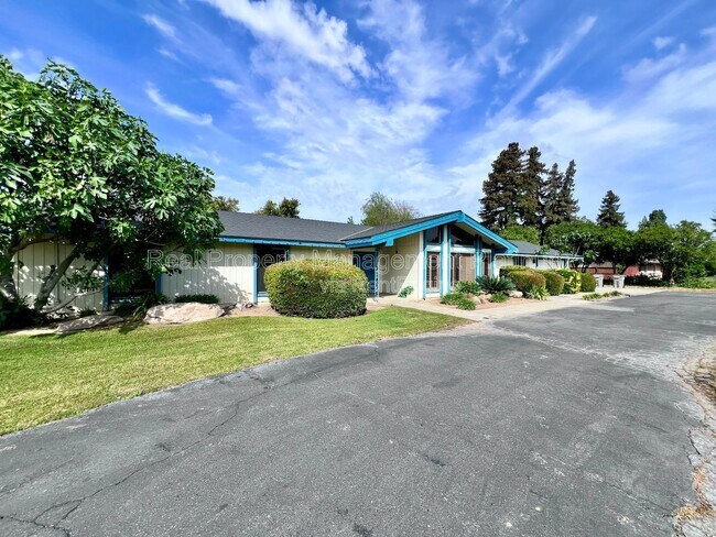 Building Photo - 9193 N Fowler Ave