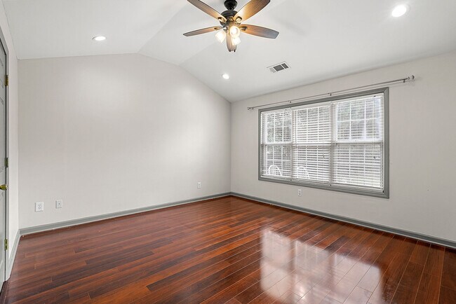 Building Photo - 5160 Oaks Landing Ct