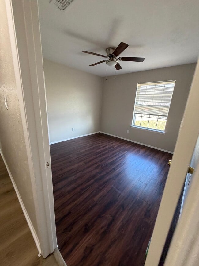 Building Photo - 3304 Hanover Dr