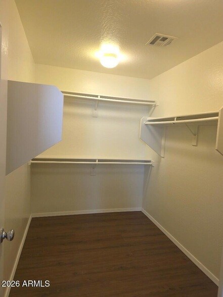 Building Photo - 2547 E Bart St