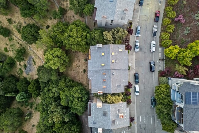 Building Photo - Spacious 4-Story Townhouse with Panoramic ...