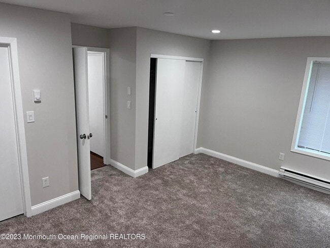 Building Photo - 35 Amberly Dr