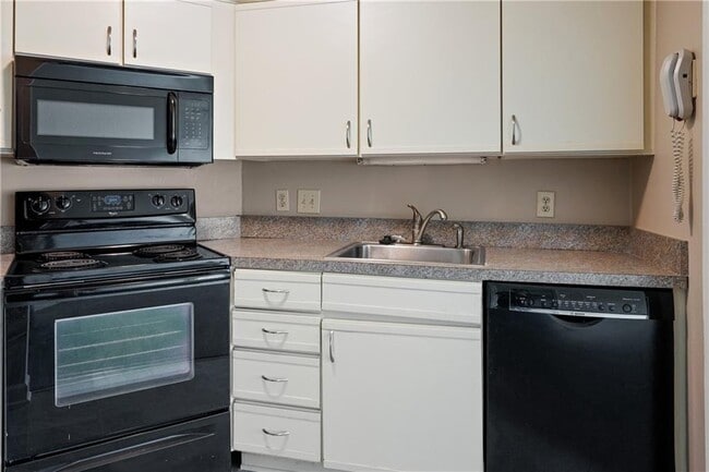 Building Photo - 286 Moss Oak Cir