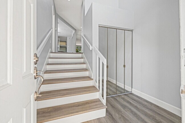 Building Photo - 487 Pinellas Bayway S