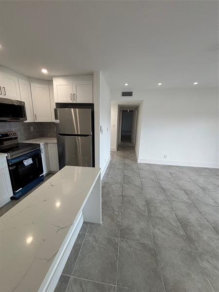 Building Photo - 505 S Pine Island Rd
