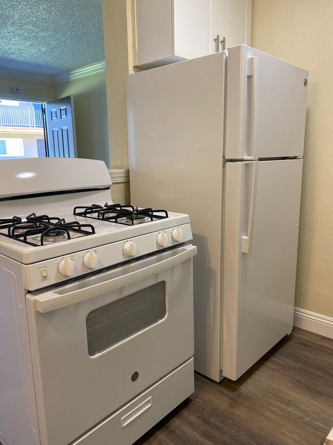 Building Photo - Welcome to SkyView Villa & Somerset Apartments!