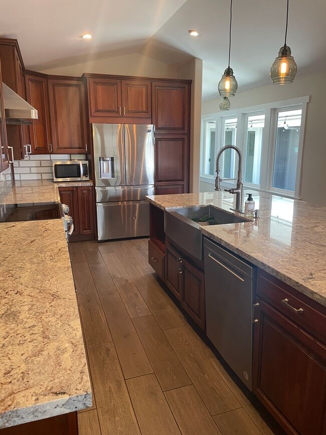 Building Photo - Beautiful 3 bedroom 3 bath home on dry side Waimea