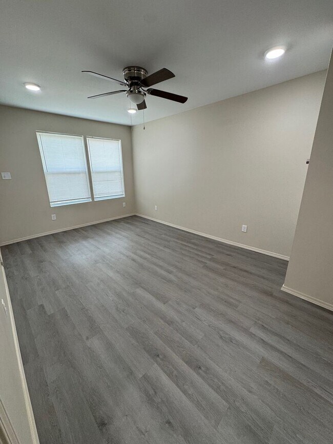 Building Photo - 156 Crestview Ln