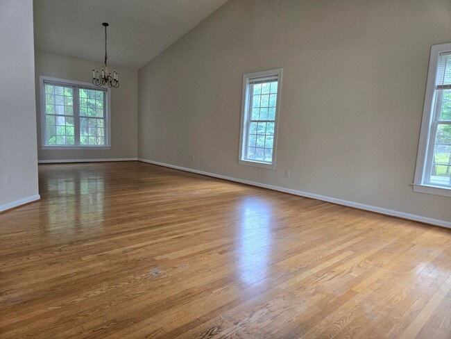 Building Photo - Stunning and Spacious 5 Bed 4 Bath Colonia...