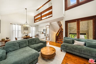 Building Photo - 906 Kings Rd