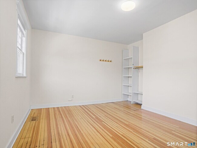 Building Photo - 1911 Summer St