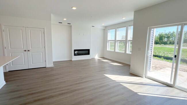 Building Photo - 14473 103rd Pl N