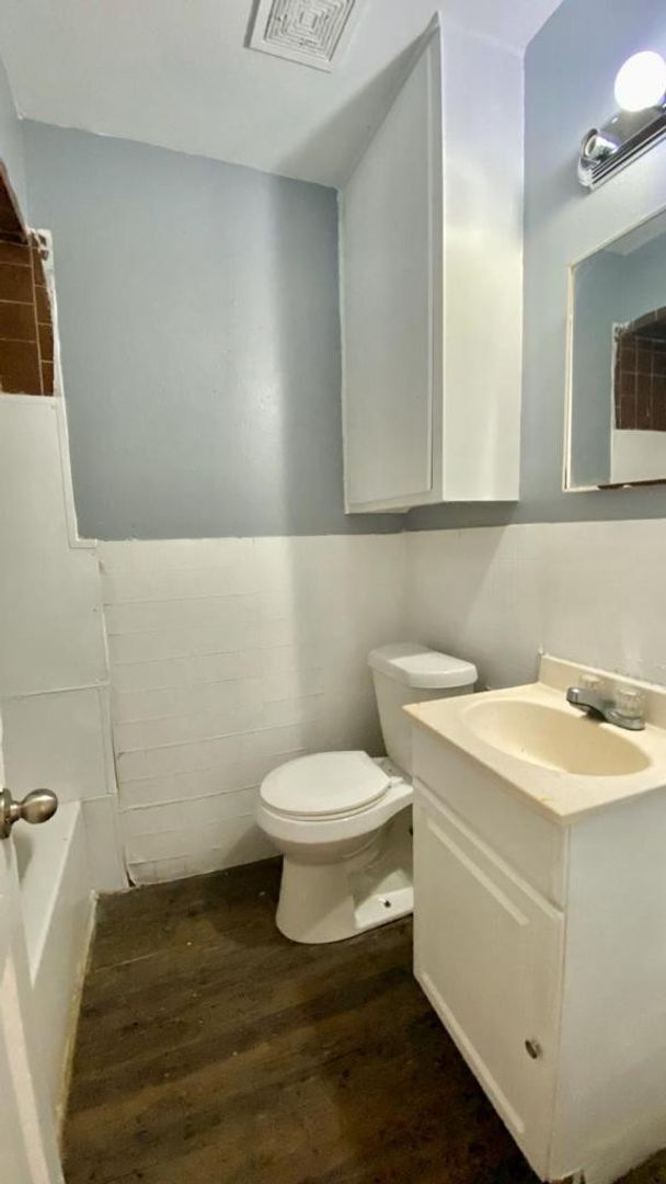 Building Photo - Handyman Special $0 First Month's Rent / “You fix, you SAVE BIG!!” Contact Mayshell for details: ...