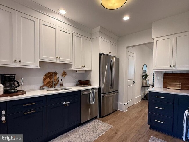 Building Photo - 810 E Elm St