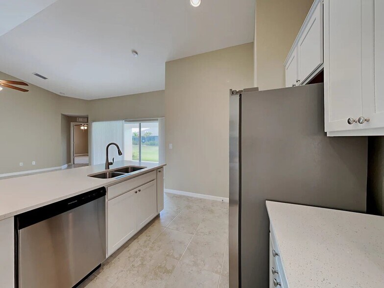 Building Photo - 311 Tandil St