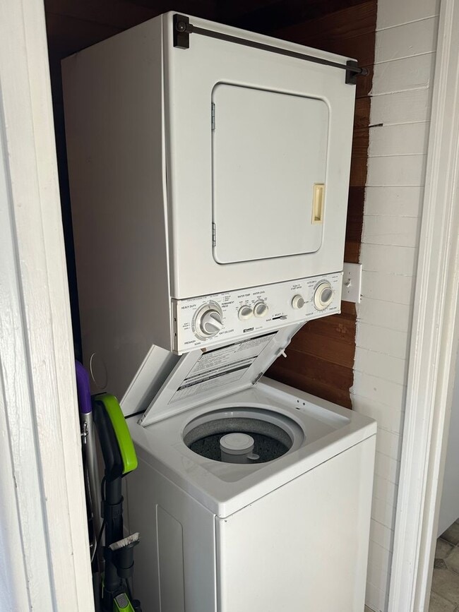 Building Photo - Charming Downtown 1-Bed Near Chico State – Utilities Included