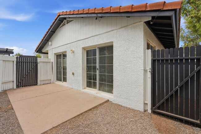 Building Photo - 14837 N 25th Dr