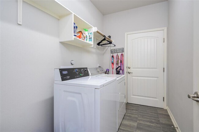 Building Photo - 9000 Cattle Baron Path