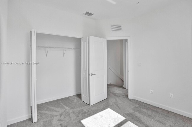 Building Photo - 252 SW 159th Terrace