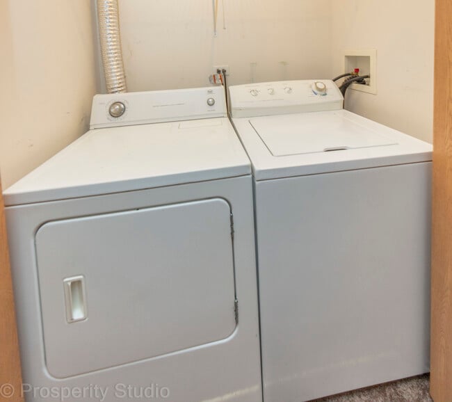 Building Photo - 2500 Oak Tree Ln