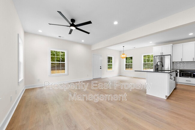 Building Photo - 3420 Tappan Pl