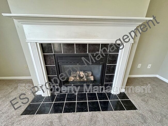 Building Photo - 6647 Crestwell Ln