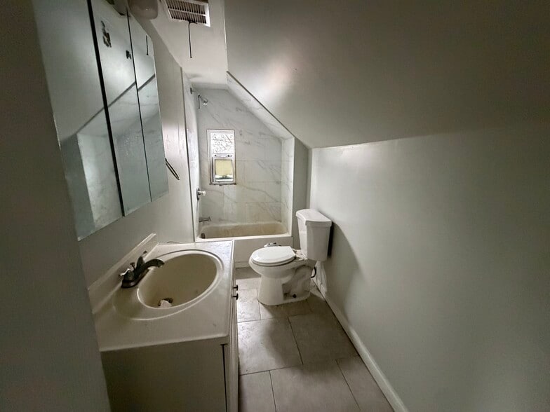 Building Photo - 223 Cator Ave