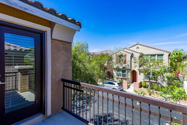 Building Photo - Nicely Upgraded Mountains Edge Gated Commu...