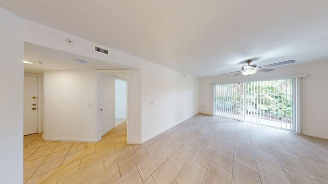 Building Photo - 2BD/2BA Dual Masters Condo w/ Lake Views!   *1st Floor & Gated Community*