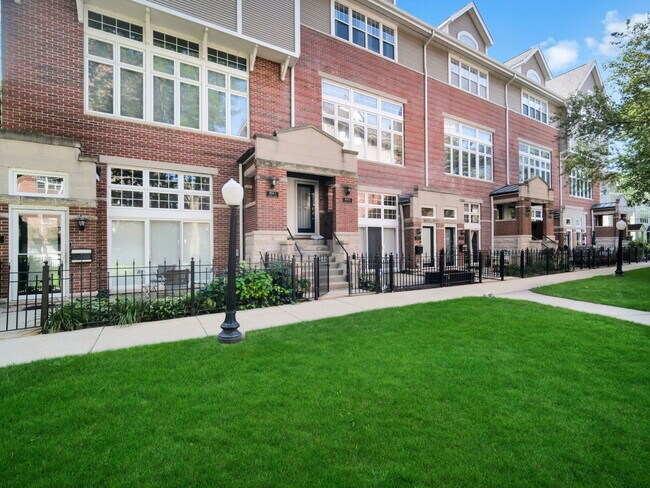 Building Photo - 4934 S Cornell Ave