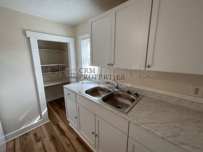 Building Photo - 1530 S Union St