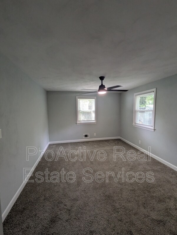 Building Photo - 1036 Ivaloo St