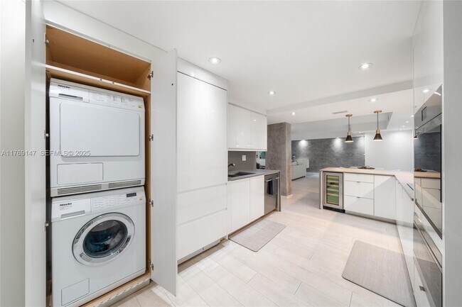 Building Photo - 1111 Crandon Blvd