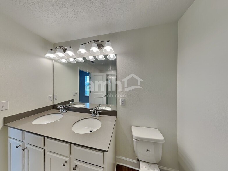 Building Photo - 1103 Walden Pond Dr