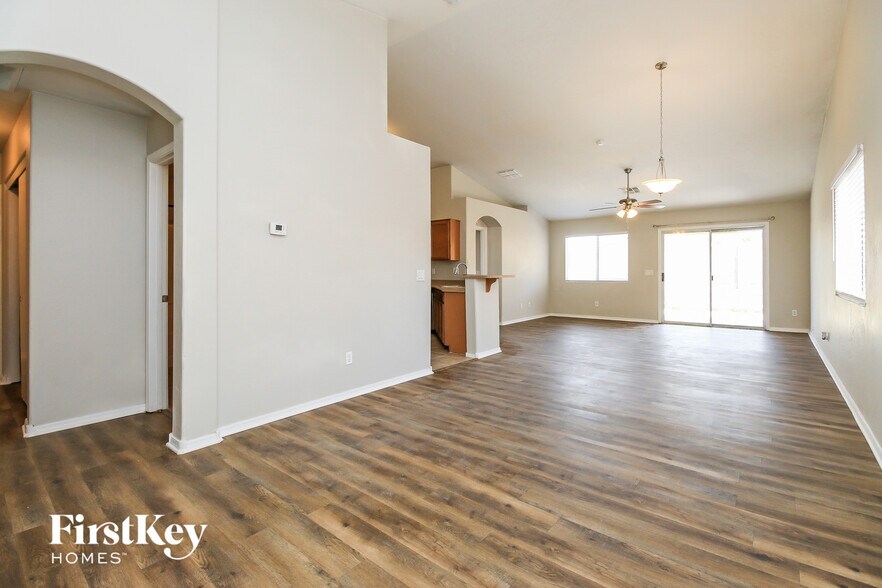 Building Photo - 7023 S 38th Dr