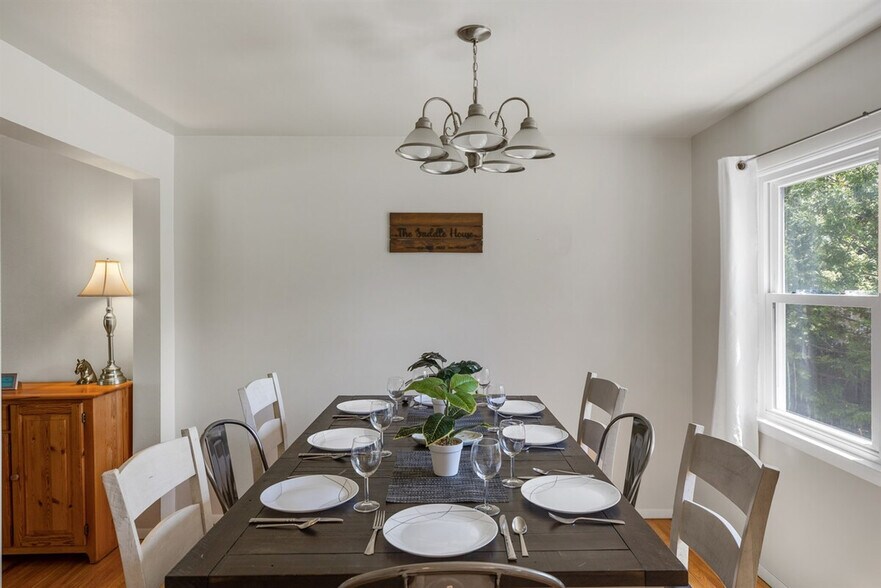 Building Photo - 10 James Dr