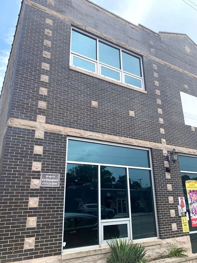 Building Photo - 5081 N Elston Ave