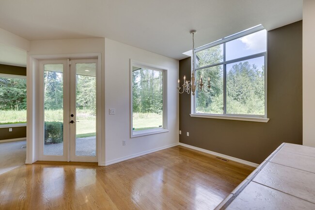 Building Photo - Prestigious Bothell Home on almost 3 Acres!