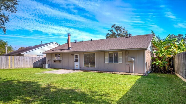 Building Photo - 303 Knoll Forest Dr