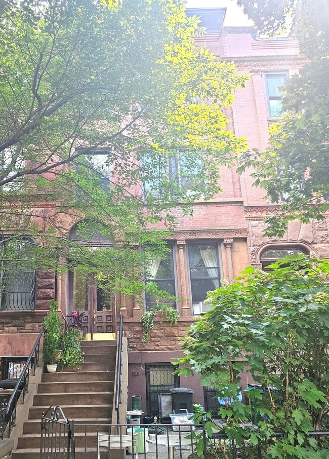 Building Photo - 418 4th St