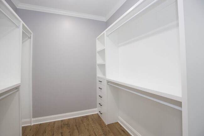 Building Photo - "Spacious and Inviting 2620 sq. ft. Home i...