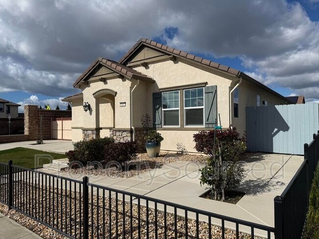 Building Photo - 1697 W Woodward Ave