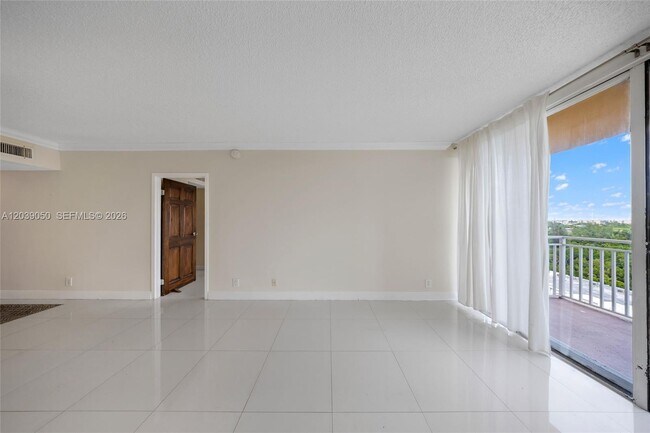 Building Photo - 2450 NE 135th St
